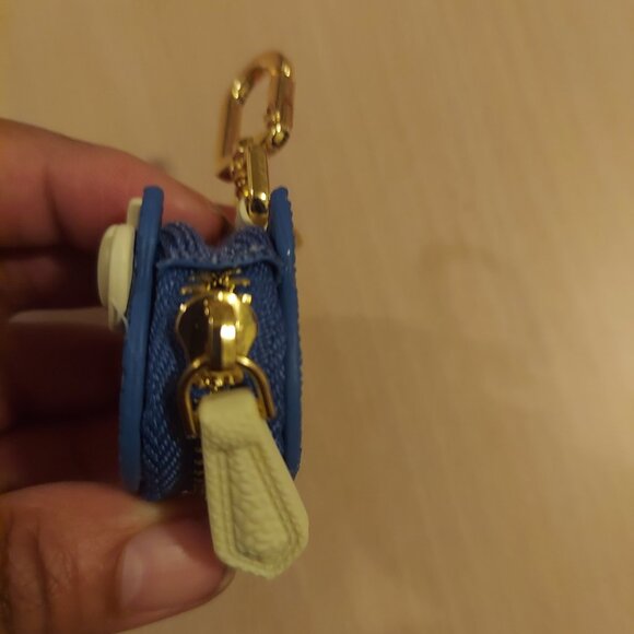 Zip Around Hello Kitty Key Chain - Picture 3 of 7